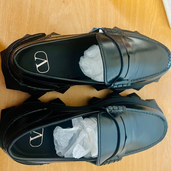 Valentino Shoes - Black Valentino shoe